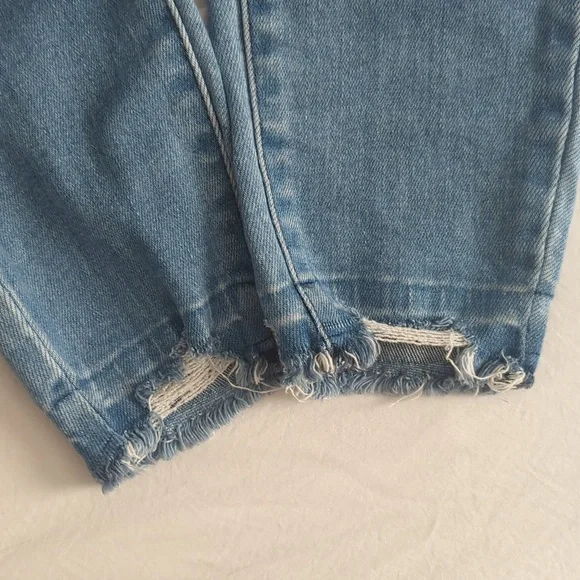 KanCan 28 Distressed Crop Jean - Picture 7 of 9